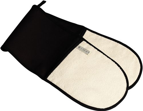 Manopla Silicona Le Creuset. Fabricado con cuatro materiales que aíslan del calor.