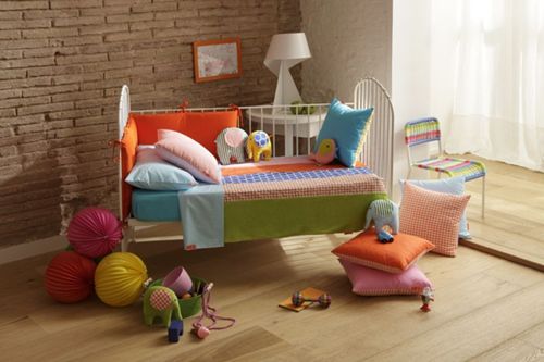 Colcha de Terciopelo Basic Multicolor para Cama de 90 cm de Sal de Cocó. Ideal para el entretiempo.
