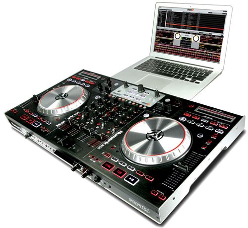 Controlador de sobremesa Numark NS6 de 4 decks con mezclador DJ de 4 canales que funciona con o sin ordenador, 4 entradas de línea/2 phono/2 micro, interface de audio de 24- bit, ruedas táctiles.